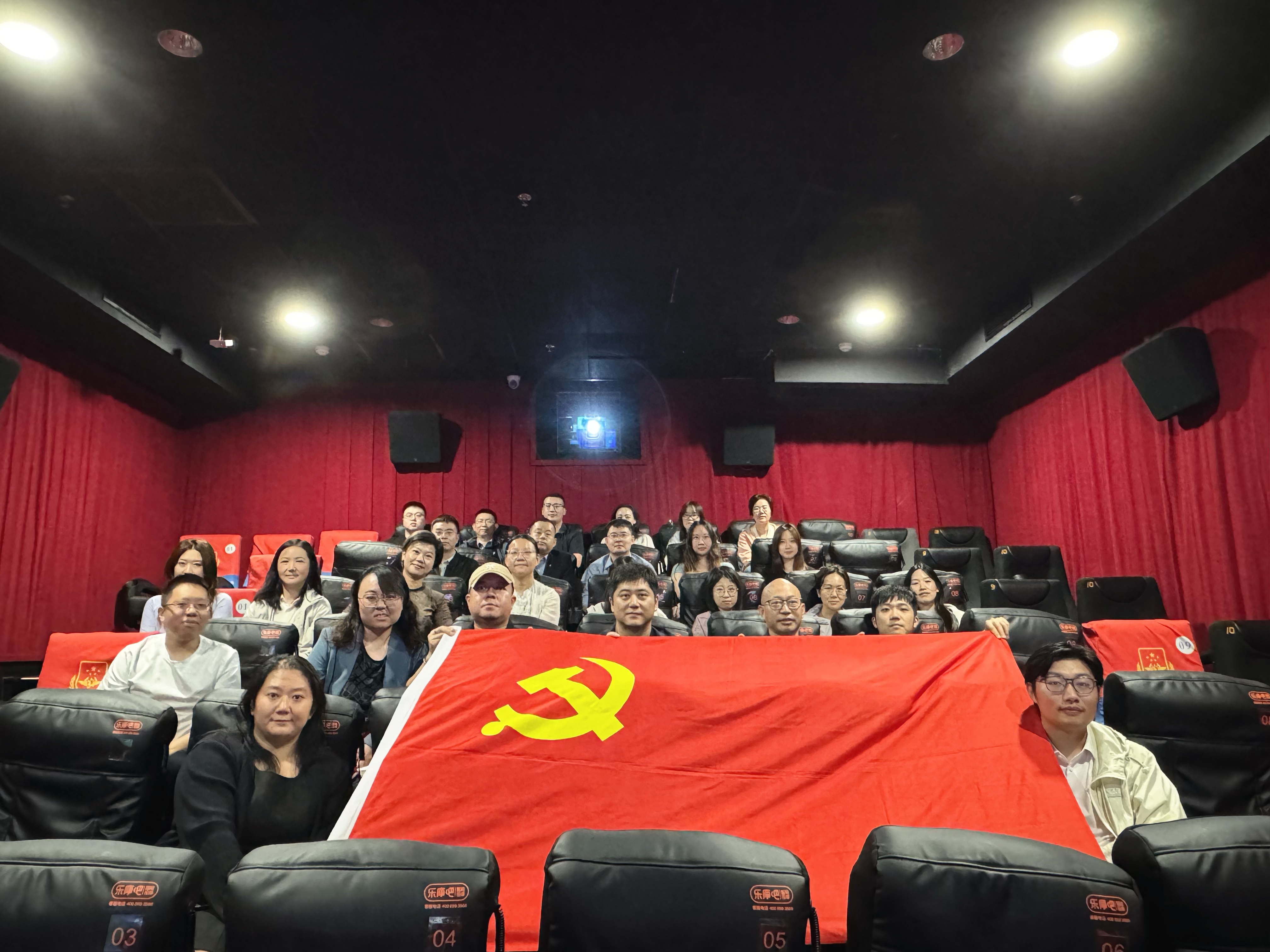 銘記歷史 吾輩自強(qiáng) | 中材高新組織觀看影片《731》
